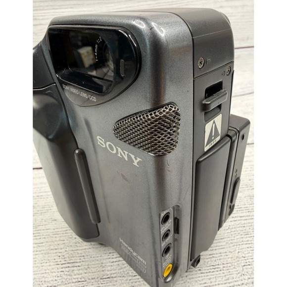 Sony Handycam CCD-SC5 Video 8 Camcorder Bundle with Charger Batteries Case Tape - Picture 13 of 15